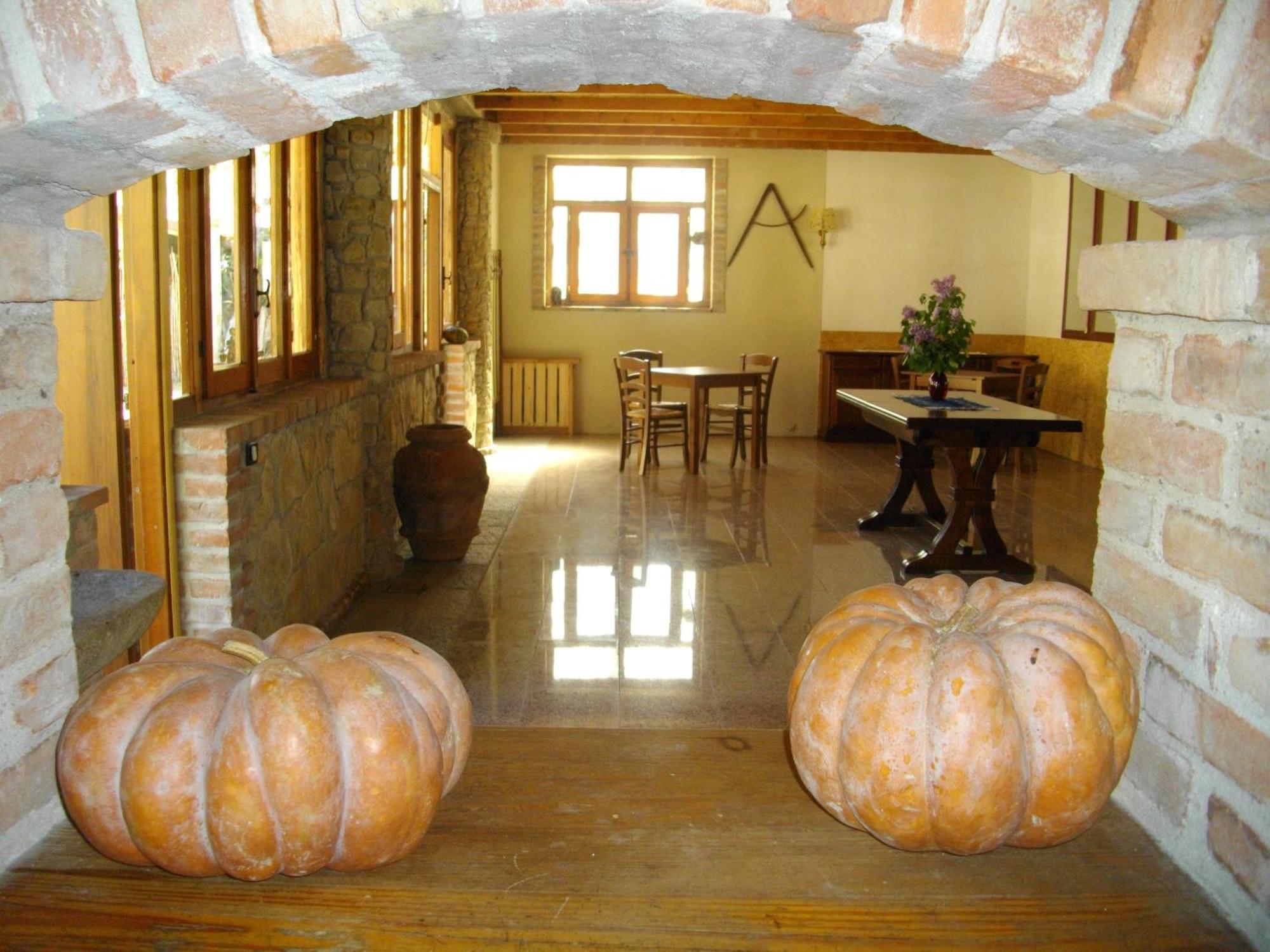 La Martinella Villa Canelli Exterior photo