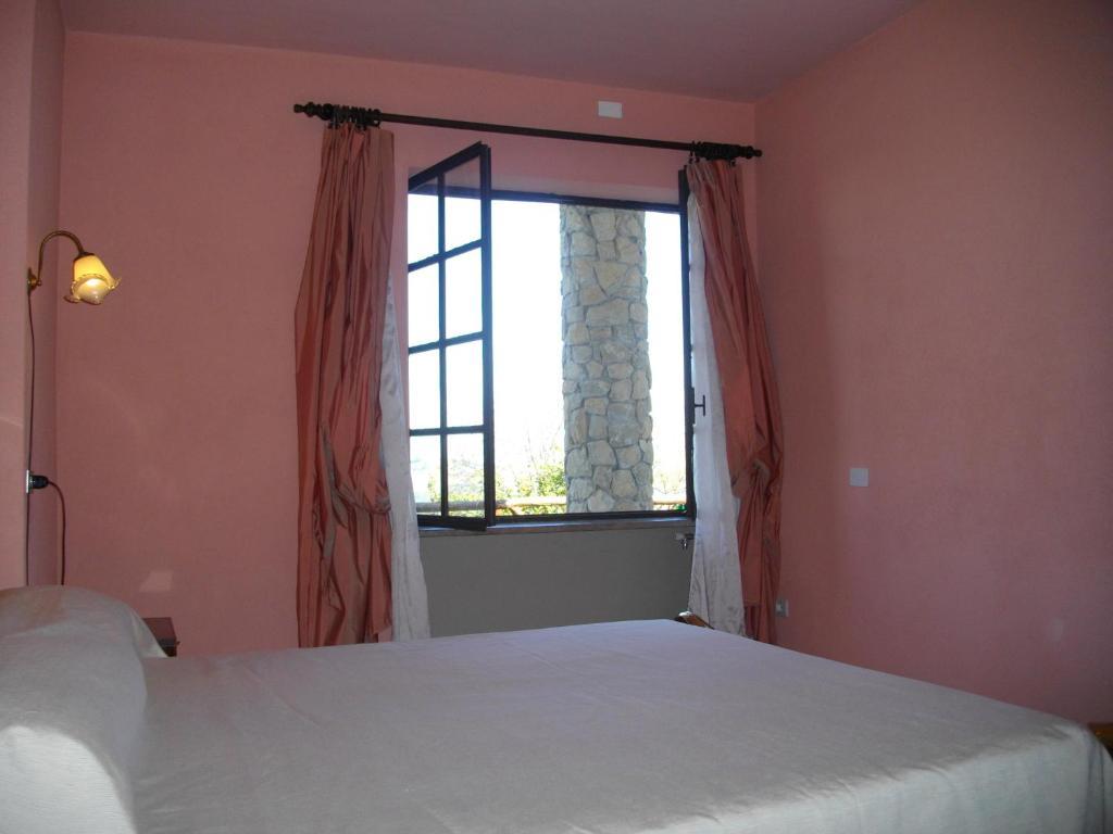 La Martinella Villa Canelli Room photo
